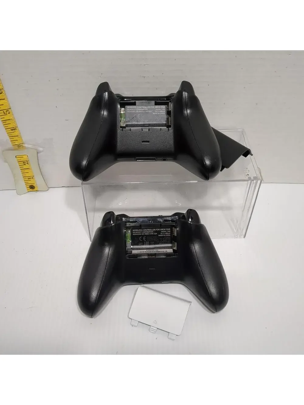 2 Broken Original Microsoft Xbox One Wireless Controllers Model 1708 Stick Drift